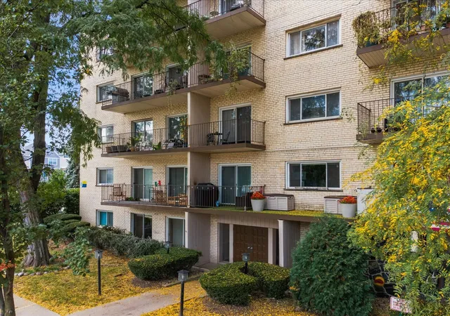 8630-ferris-ave-404-morton-grove-il-60053/hzid_1c8d6d38