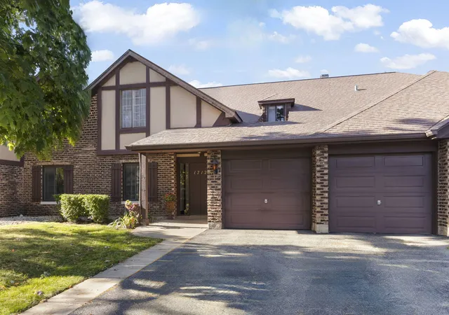 1712-lakecliffe-dr-d-wheaton-il-60189/hzid_1f1a698c