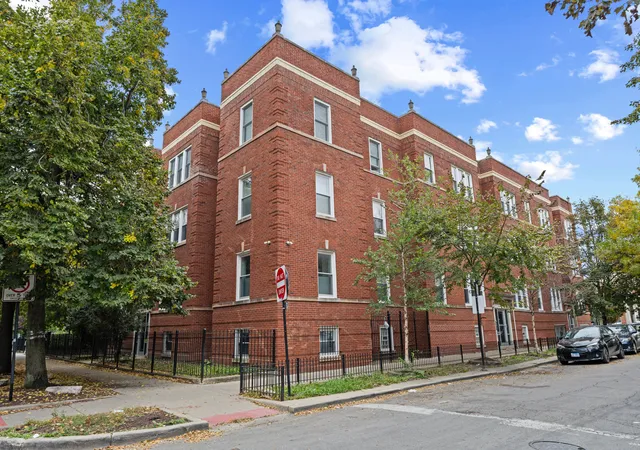 2715-n-sawyer-ave-1-chicago-il-60647/hzid_aac16995