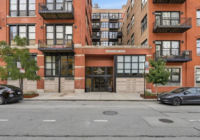226-n-clinton-st-101-chicago-il-60661/hzid_46c0fe6f