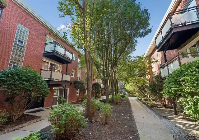 6415-n-damen-ave-3w-chicago-il-60645/hzid_c7269ea4