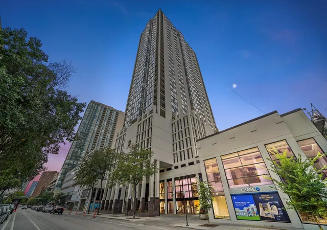 1122-n-clark-st-2202-chicago-il-60610/hzid_19292647