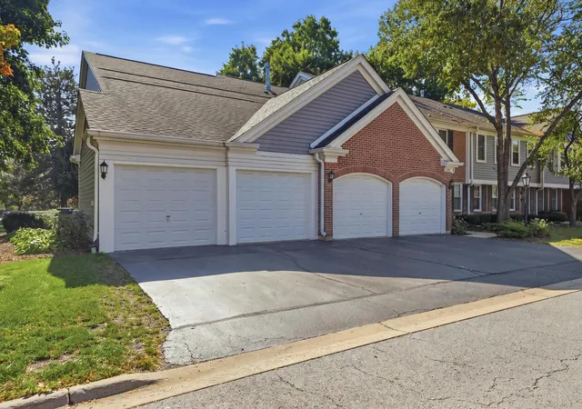 513-green-brg-ln-a-prospect-heights-il-60070/hzid_251ae43b