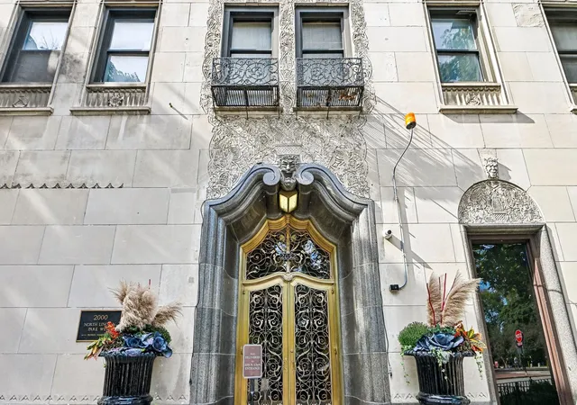 2000-n-lincoln-park-w-ave-912-chicago-il-60614/hzid_5a5bedc4