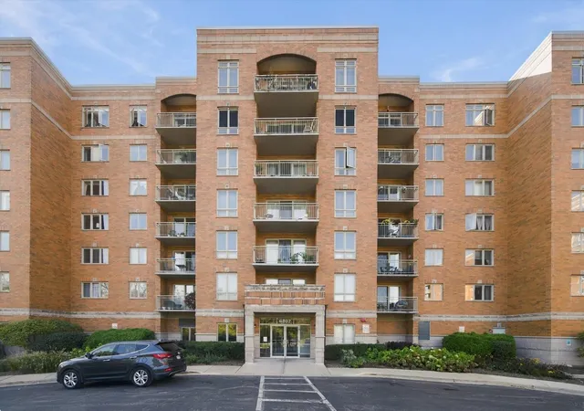 6807-n-milwaukee-ave-405-niles-il-60714/hzid_570c2d58