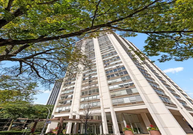 70 W Burton Pl