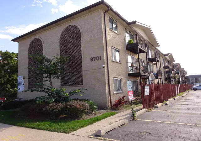 8701-w-foster-ave-209-chicago-il-60656/hzid_62827e18