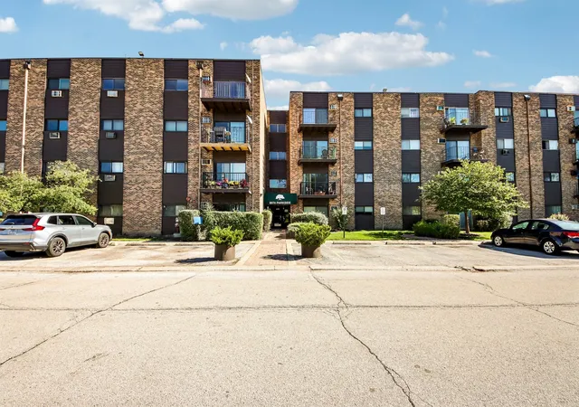 8970-n-parkside-ave-304-des-plaines-il-60016/hzid_f675b5de