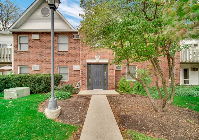 1315-cunat-ct-1d-lake-in-the-hills-il-60156/hzid_1c1e0b48