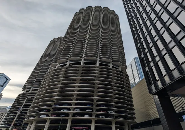 300-n-state-st-4905-chicago-il-60654/hzid_0a3cc645
