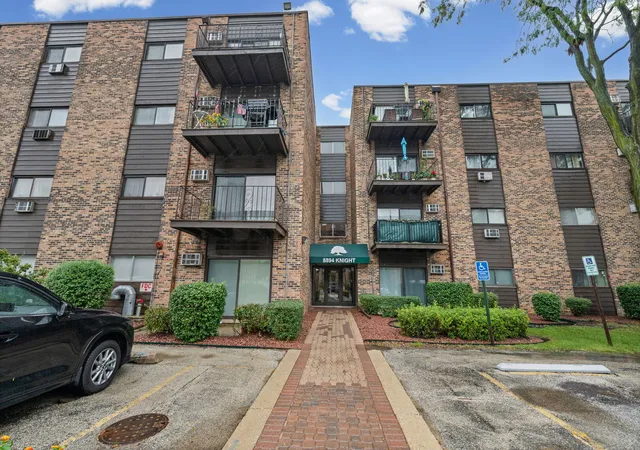 8894-knight-ave-108-des-plaines-il-60016/hzid_09de7623
