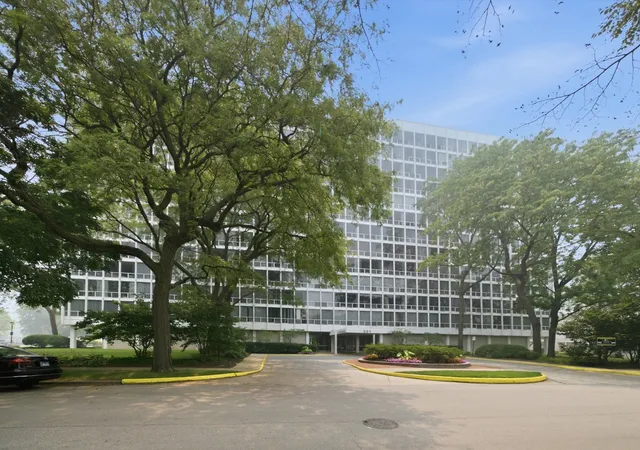 601-e-32nd-street-310-chicago-il-60616/hzid_964f0ff2