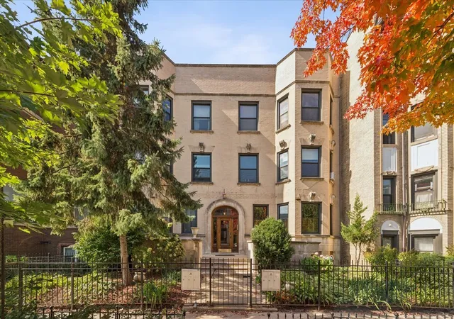 3808-n-pine-grv-ave-1s-chicago-il-60613/hzid_84f36c69