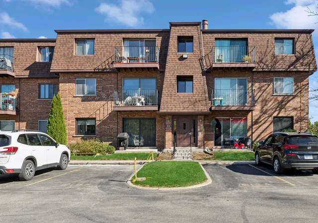 612-cobblestone-cir-e-glenview-il-60025/hzid_aa9b40f1
