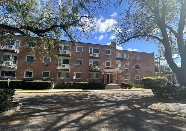 8541-lotus-ave-807-skokie-il-60077/hzid_81c4a12e