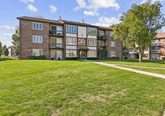 4948-circle-ct-704-crestwood-il-60418/hzid_d7b19c8a
