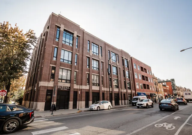 2239-w-north-ave-2a-chicago-il-60647/hzid_bbfc2052