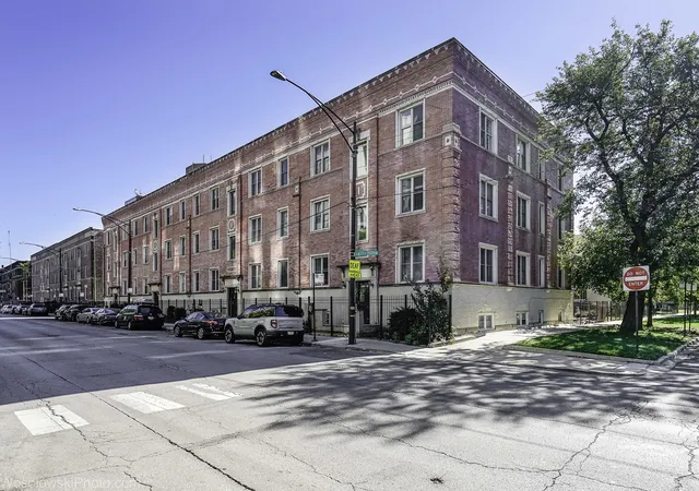 1155-e-61st-street-1-chicago-il-60637/hzid_f5b13b19