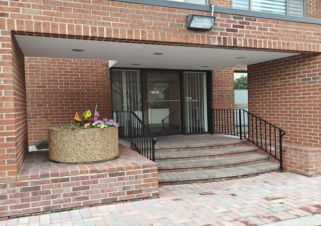 701-forum-sq-106-glenview-il-60025/hzid_f8c27225