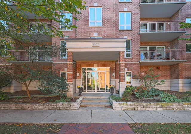 1327-e-washington-st-305-des-plaines-il-60016/hzid_c2fe42aa