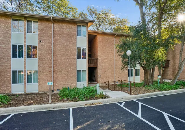 5813-oakwood-dr-d-lisle-il-60532/hzid_3b79e6eb