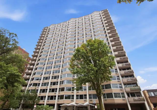 555-w-cornelia-ave-1002-chicago-il-60657/hzid_ead49b53
