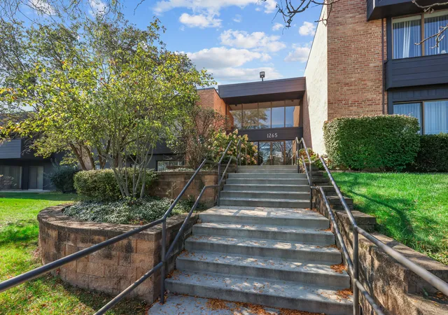 1265-n-sterling-ave-204-palatine-il-60067/hzid_70fe8b1b