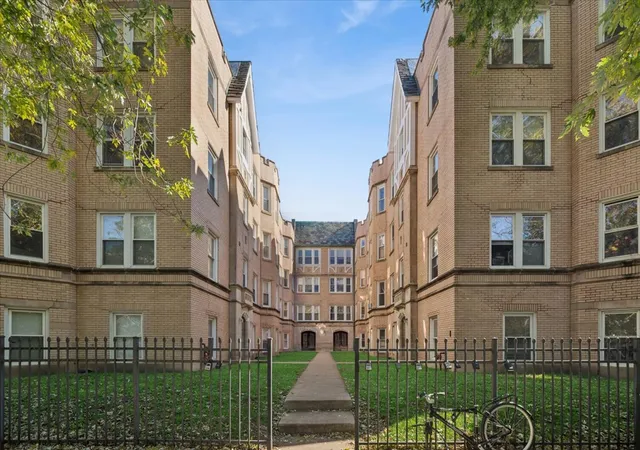 6317-n-artesian-ave-3w-chicago-il-60659/hzid_d6e5eb57