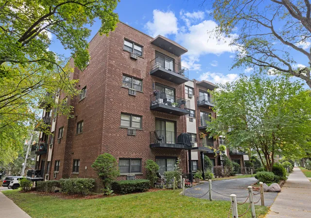 7255-n-ridge-blvd-303-chicago-il-60645/hzid_4da3e340