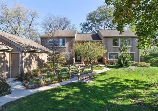 746a-oak-hl-rd-a-lake-barrington-il-60010/hzid_0237be33