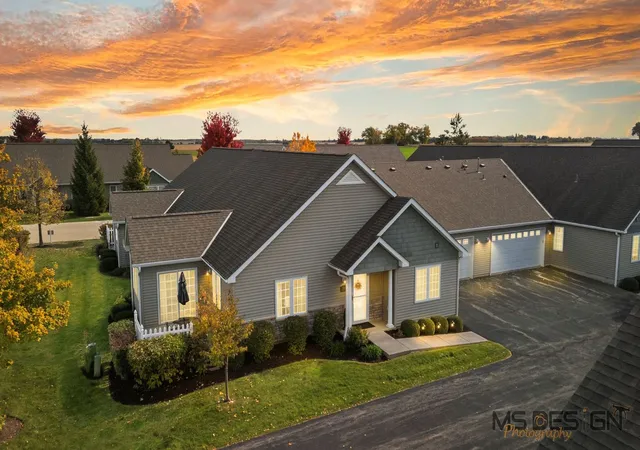 2165-waterbury-ln-e-2165-sycamore-il-60178/hzid_2b035414