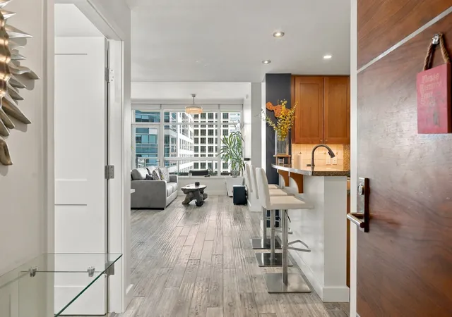 700-w-east-st-1305-san-diego-ca-92101/hzid_8f7c87ec