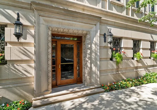 2912-n-commonwealth-ave-5a-chicago-il-60657/hzid_c263a3c7