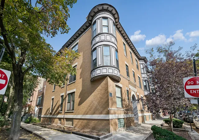 846-w-cornelia-ave-202-chicago-il-60657/hzid_bb82ab67