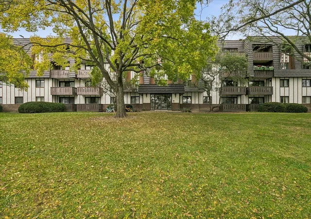 13200-w-heiden-cir-2101-lake-bluff-il-60044/hzid_8df23612
