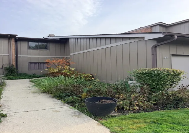 2s405-emerald-green-dr-c-warrenville-il-60555/hzid_83fa0642