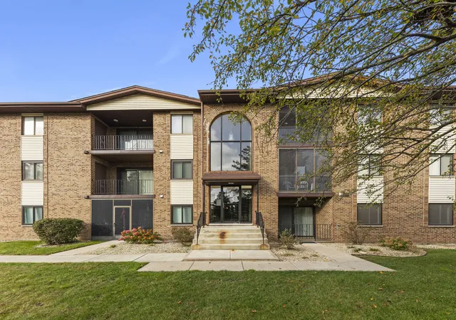 13434-w-circle-dr-102-crestwood-il-60418/hzid_f5d7a76b