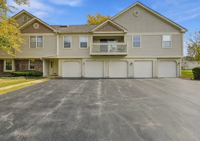 1253-ballantrae-pl-a-mundelein-il-60060/hzid_8a4a1e37