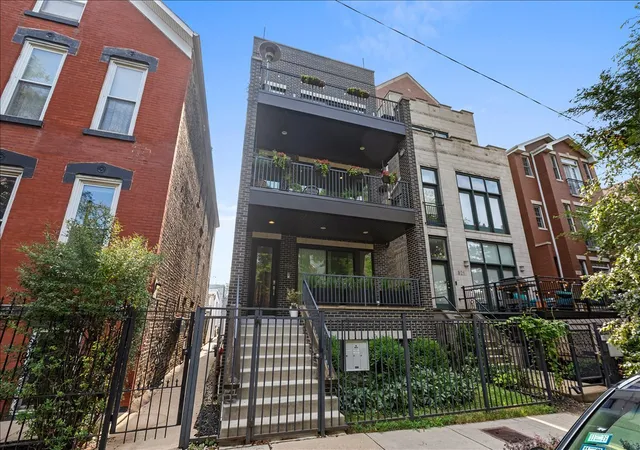 825-n-wood-st-3-chicago-il-60622/hzid_8f6fbd90