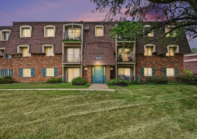 17975-amherst-ct-203-country-club-hills-il-60478/hzid_c8dcdc82