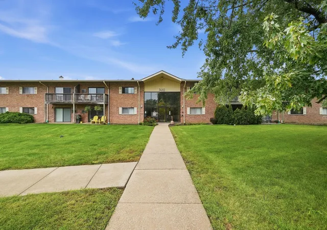 7410-brookdale-dr-214-darien-il-60561/hzid_a95f71b7