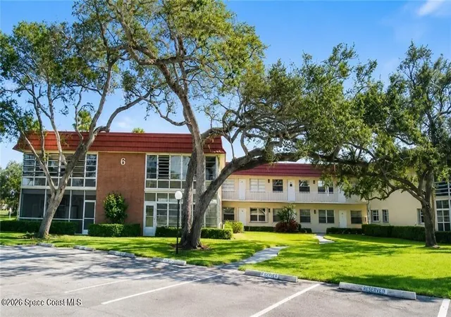 6-vista-palm-ln-202-vero-beach-fl-32962/hzid_79ea57af