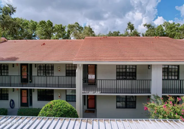 2020-lakeview-dr-203-clearwater-fl-34677/hzid_eebf5344