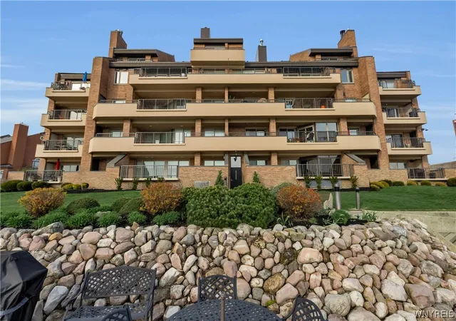 40-waterfront-cir-401-buffalo-ny-14202/hzid_225a3d63