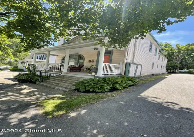 142-washington-st-saratoga-springs-inside-ny-12866/hzid_116b2934