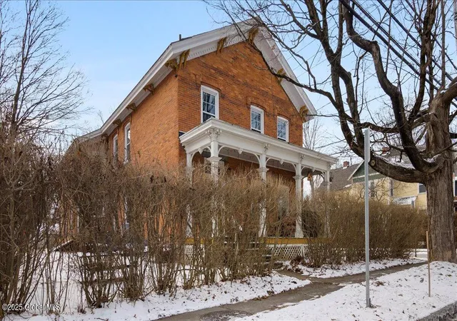 154-washington-st-saratoga-springs-ny-12866/hzid_a79f57b2