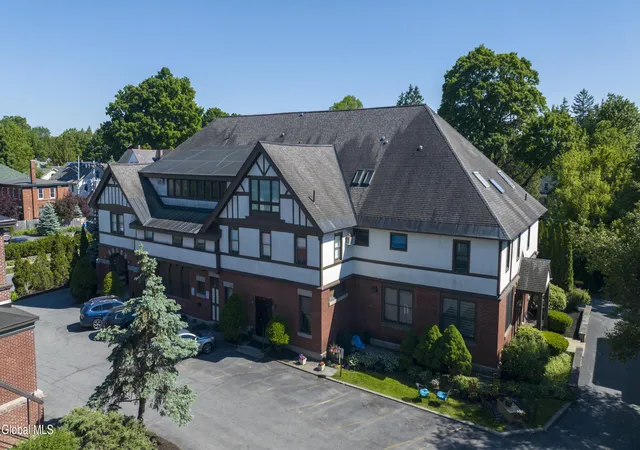 37-clark-st-apt-4-saratoga-springs-ny-12866/hzid_bb8d6a89