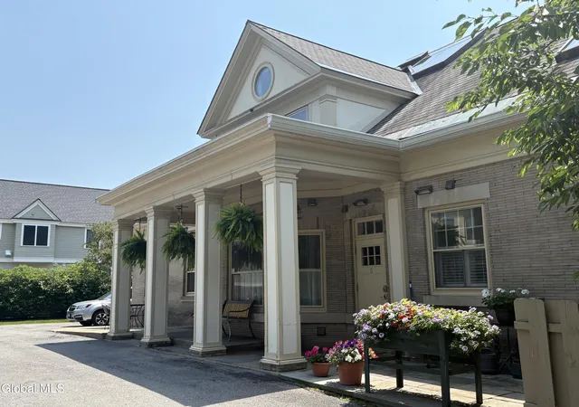 130-regent-st-202-saratoga-springs-inside-ny-12866/hzid_254d5038