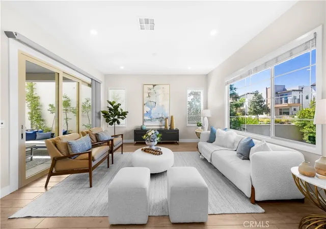 164-scale-irvine-ca-92618/hzid_b2235437