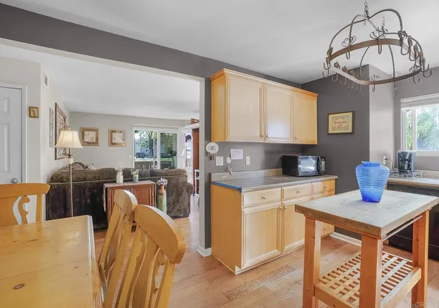 2536-white-oak-pl-1-escondido-ca-92027/hzid_8ecf6280